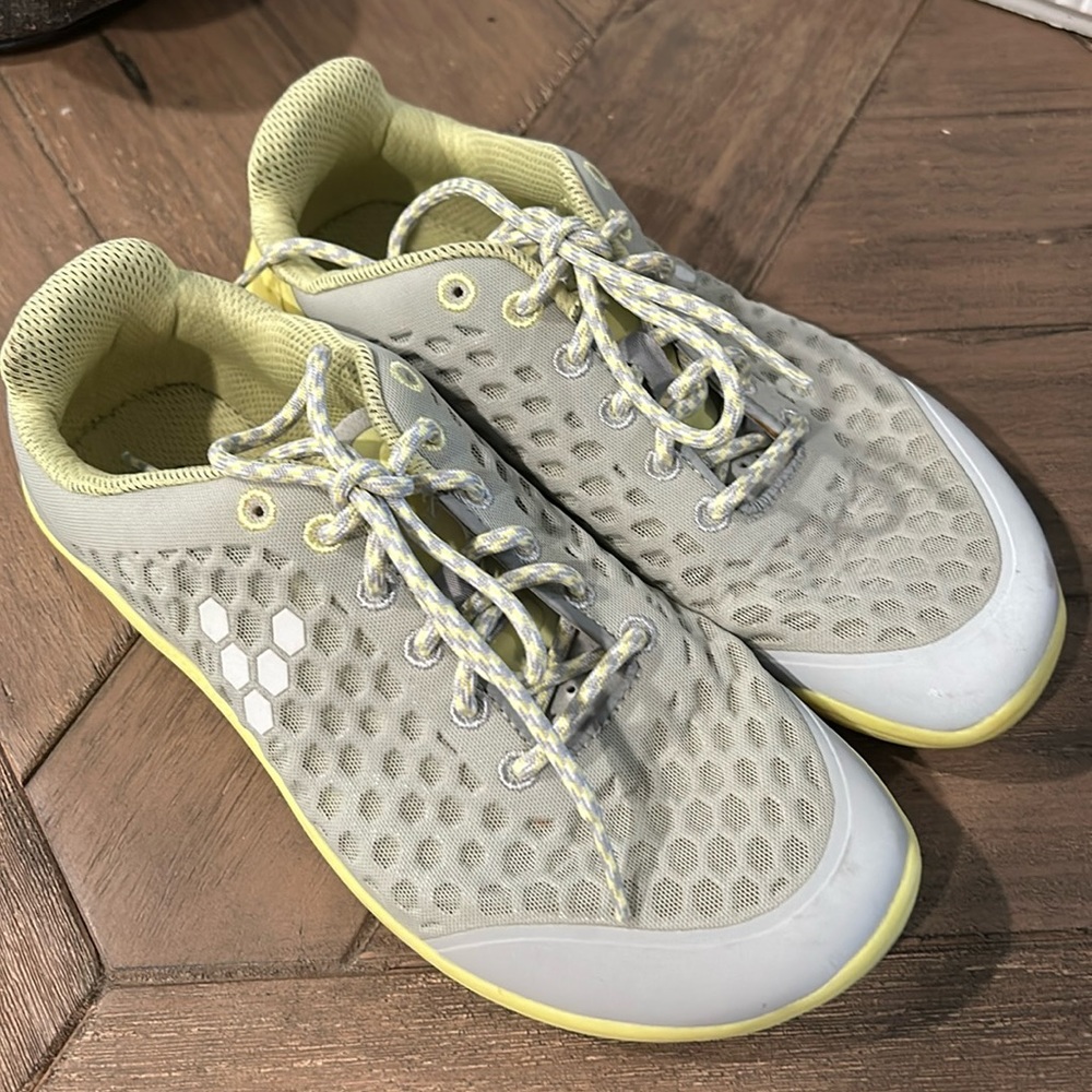 VIVO BAREFOOT OUTLAST STEALTH SNEAKERS